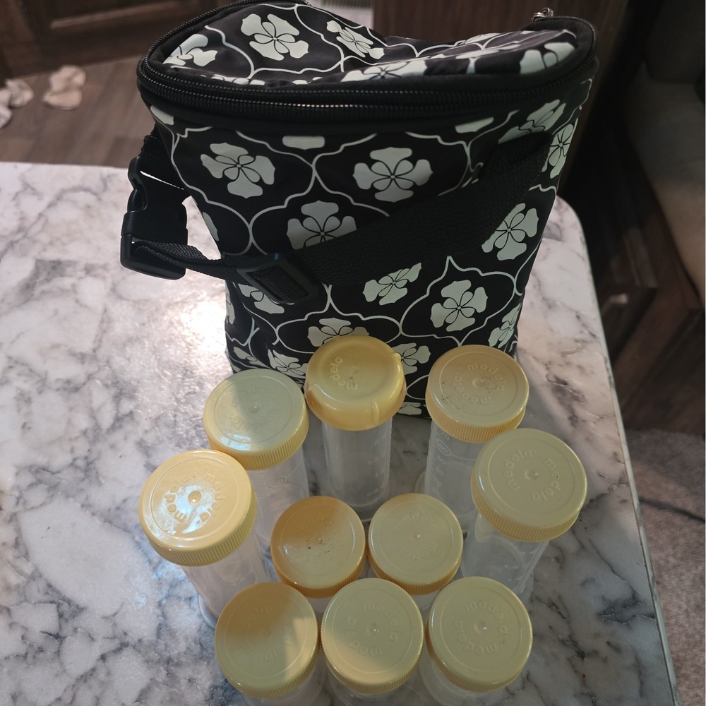 Medela Milk Storage Bottles Lot With Cooler Bag